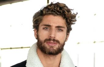 35 Medium Length Curly Hair Styles